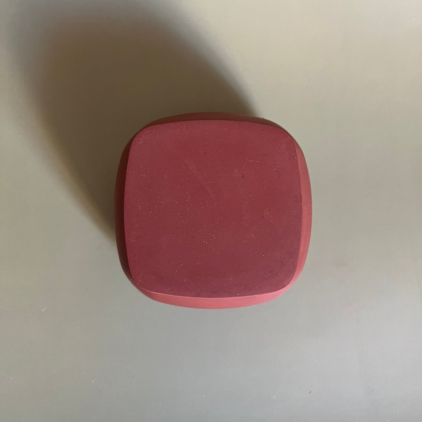Vela em recipiente artesanal cor de figo