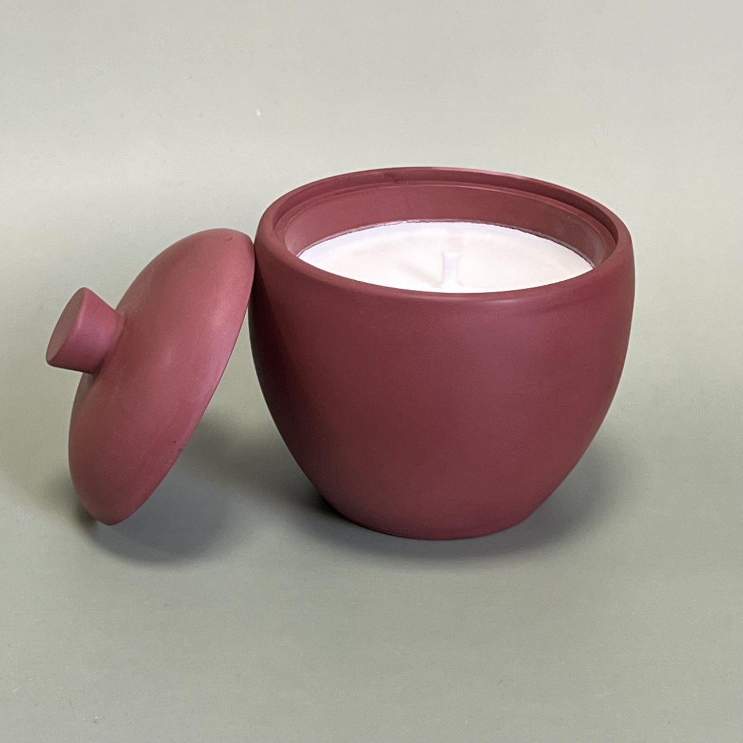 Vela em recipiente artesanal cor de figo