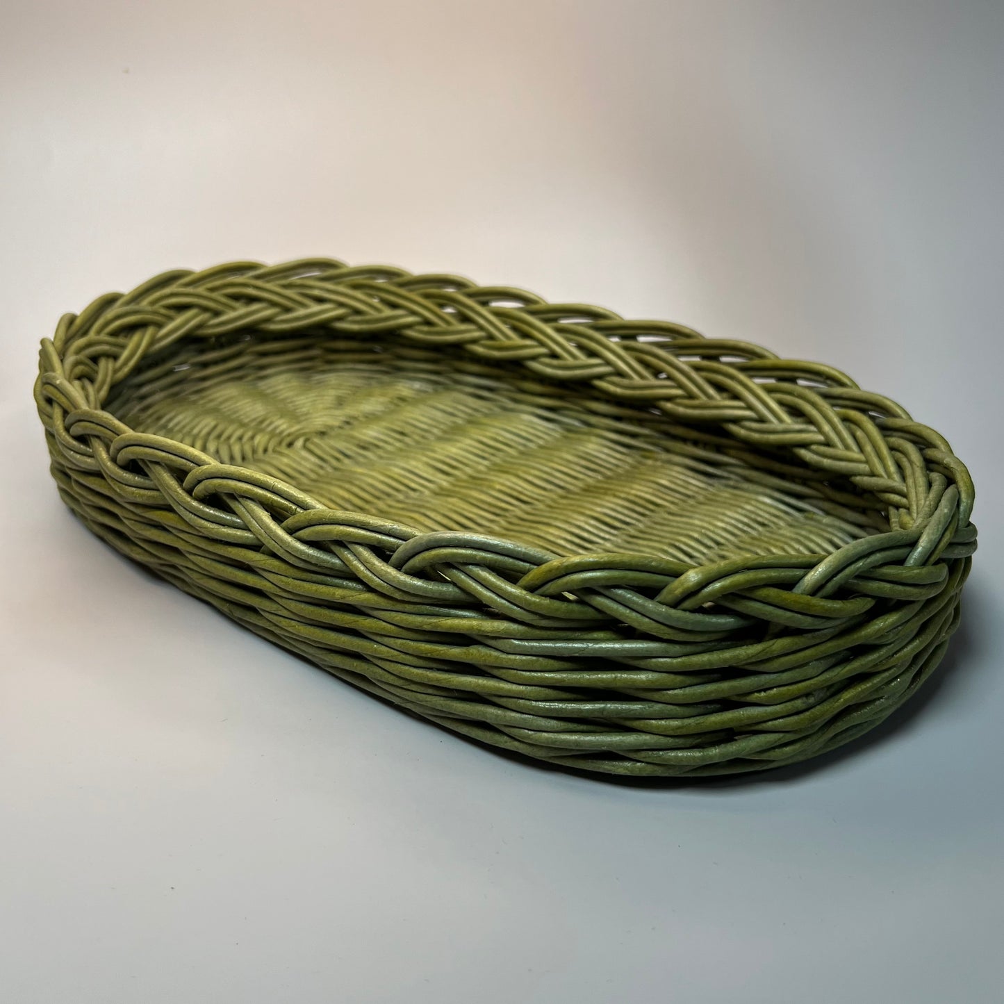 Oval tray in forest green.